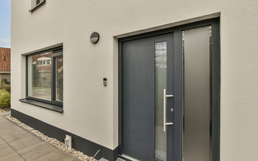 Quel style de porte d’entrée choisir ? Conseils pour harmoniser avec la façade de votre maison