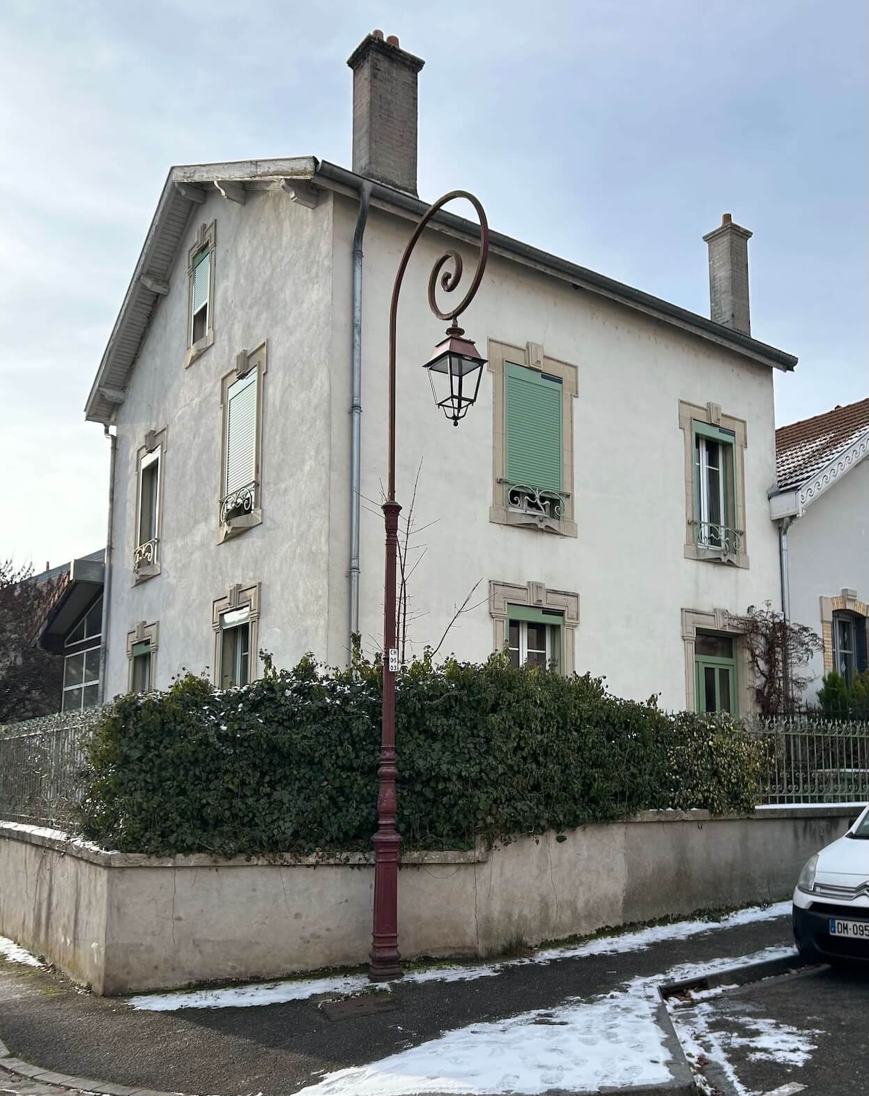Maxypose Nancy - Pose d'une porte d'entrée et fenêtres Finstral et de volets solaires LAKAL.