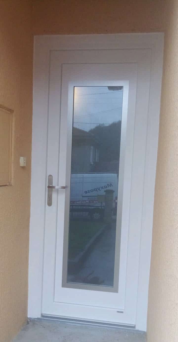 Maxypose Nancy - Installation d’une porte d’entrée avec panneau vitré Rodenberg à Pompey (54)